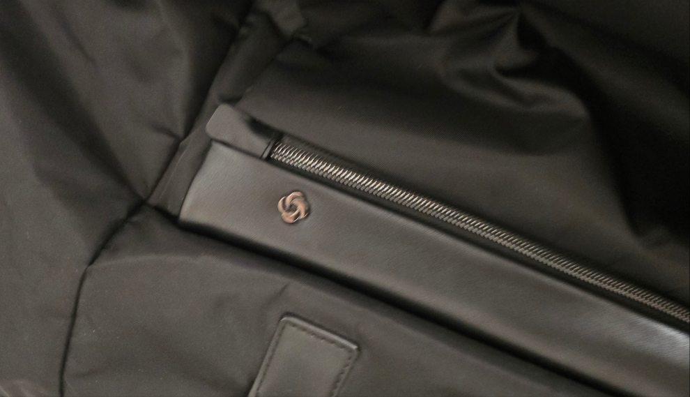 samsonite large black travel bag with usb port – 24”x40”