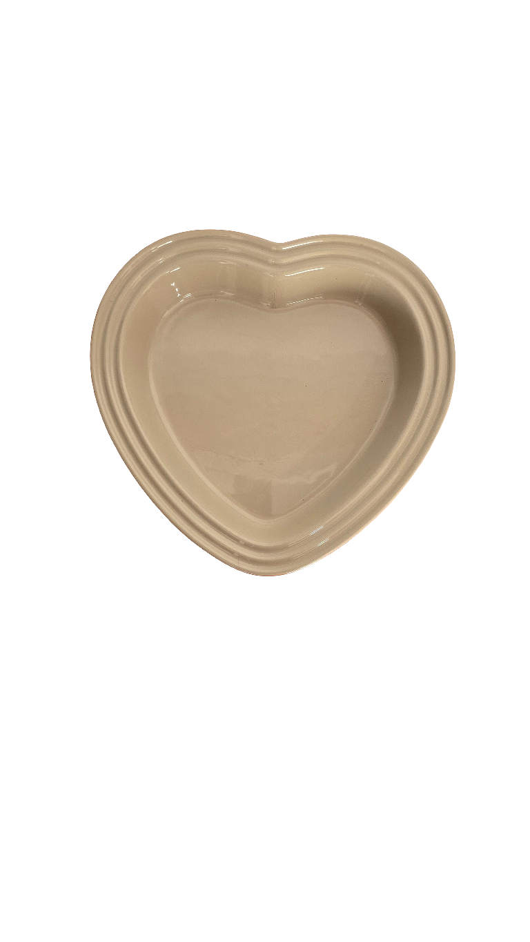 le creuset stoneware heart dish – flame orange/red