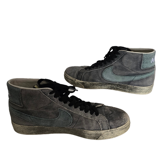 Nike Blazer Mid Vintage DA1839-001
Size: US 9.5 / EUR 43 / BR 41