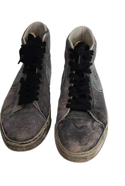 Nike Blazer Mid Vintage DA1839-001
Size: US 9.5 / EUR 43 / BR 41