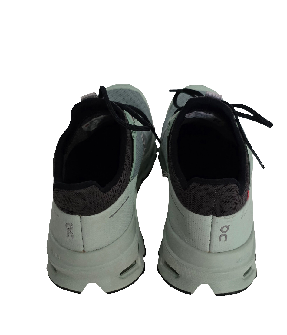 on running women’s trail running shoes – size 8.5 us (eu 40)