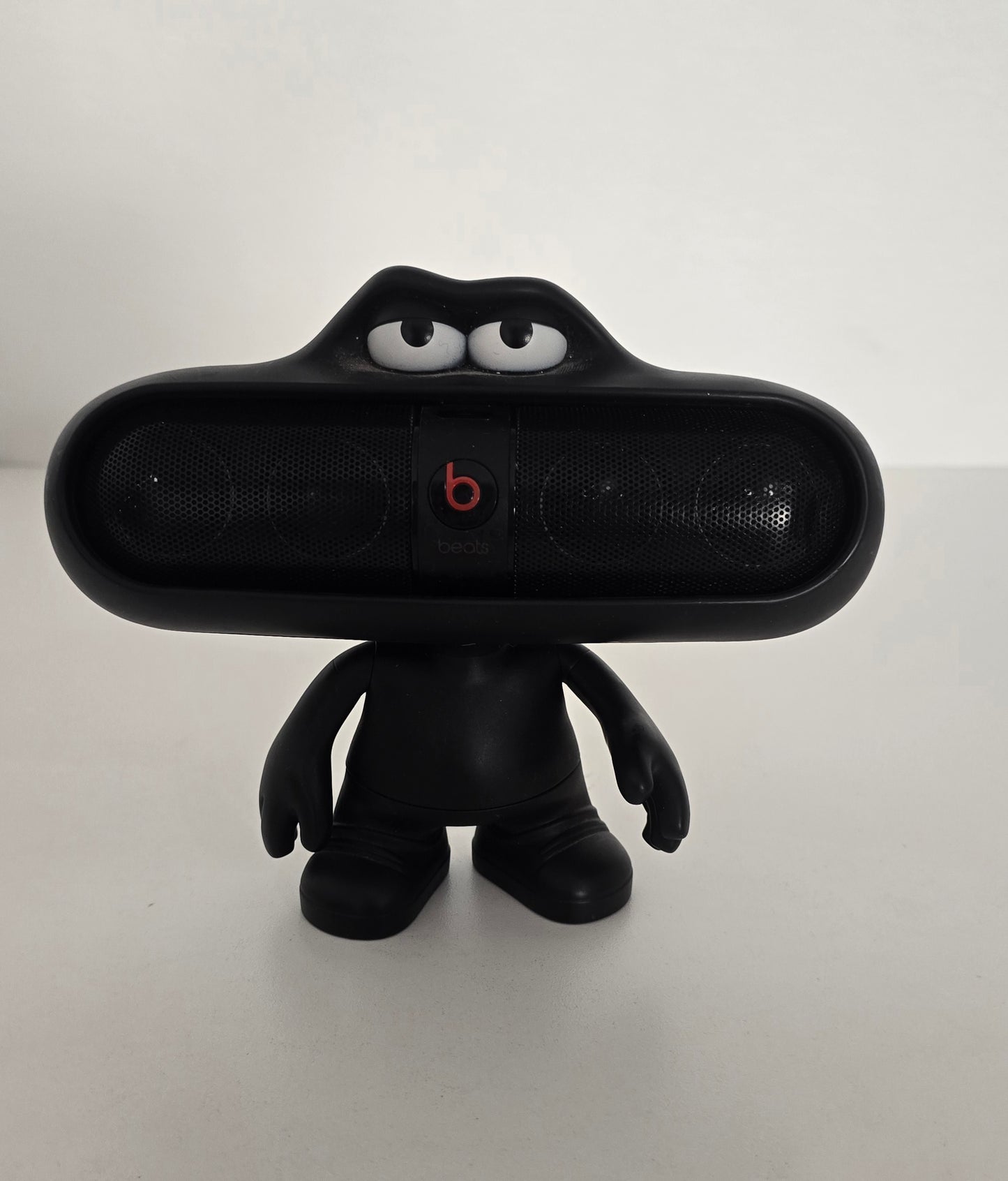 beats pill portable speaker with “pill dude character” stand – for parts only