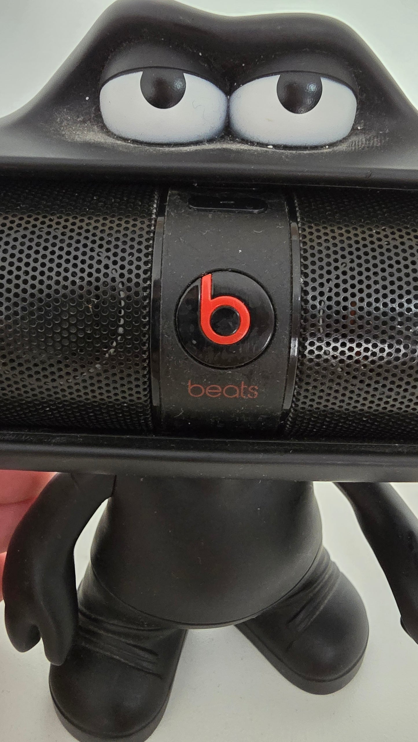 beats pill portable speaker with “pill dude character” stand – for parts only